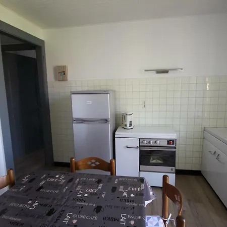 Les Meubles Des Coteaux D'aix דירה